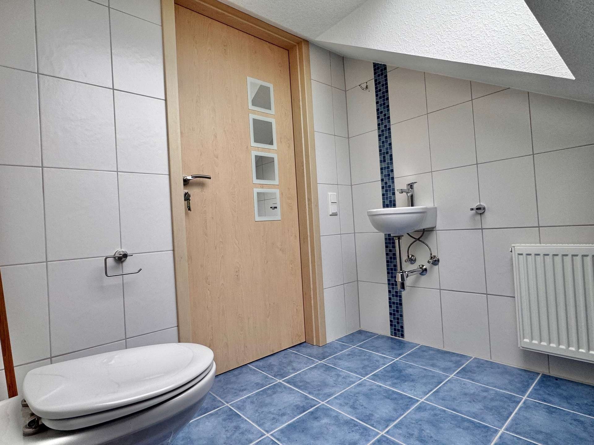 SEHR GEPFLEGT, Stellplatz oder Garage m&ouml;glich, ruhige Lage